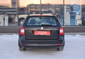 Подержанный автомобиль Skoda Octavia Wagon 2010 года (6 фото)