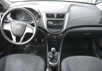 Подержанный автомобиль Hyundai Solaris Sedan 2016 года (12 фото)