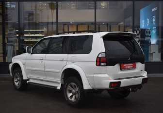 Подержанный автомобиль Mitsubishi Pajero Sport 2007 года (7 фото)