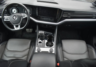Подержанный автомобиль Volkswagen Touareg 2018 года (12 фото)