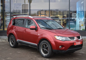 Подержанный автомобиль Mitsubishi Outlander 2008 года (3 фото)