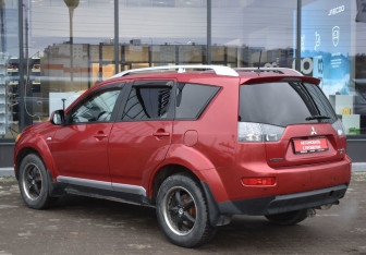 Подержанный автомобиль Mitsubishi Outlander 2008 года (7 фото)