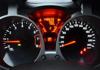 Подержанный автомобиль Nissan Juke 2012 года (13 фото)