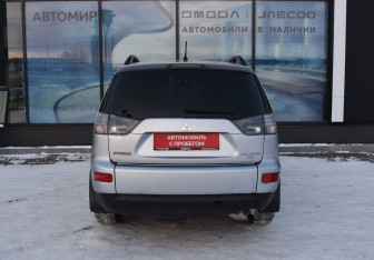 Подержанный автомобиль Mitsubishi Outlander 2011 года (6 фото)