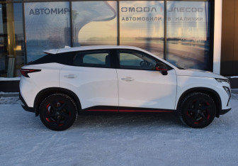 Подержанный автомобиль Omoda C5 2022 года (4 фото)