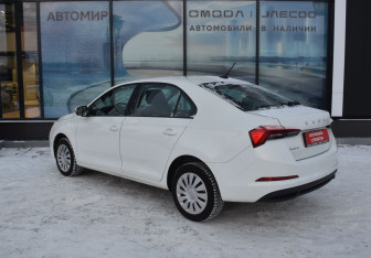 Подержанный автомобиль Skoda Rapid Liftback 2021 года (7 фото)