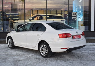 Подержанный автомобиль Volkswagen Jetta Sedan 2013 года (7 фото)