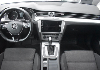 Подержанный автомобиль Volkswagen Passat Sedan 2018 года (12 фото)