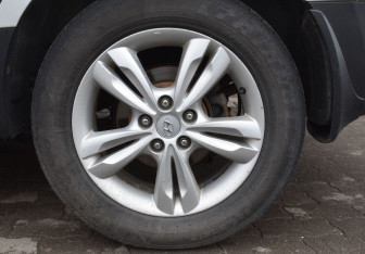 Подержанный автомобиль Hyundai ix35 2012 года (9 фото)