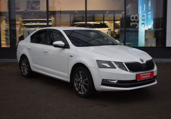 Подержанный автомобиль Skoda Octavia Liftback 2020 года (3 фото)