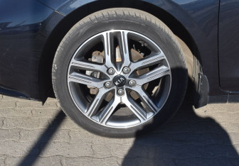 Подержанный автомобиль Kia Cerato Sedan 2019 года (9 фото)