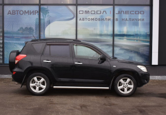 Подержанный автомобиль Toyota RAV4 2007 года (4 фото)