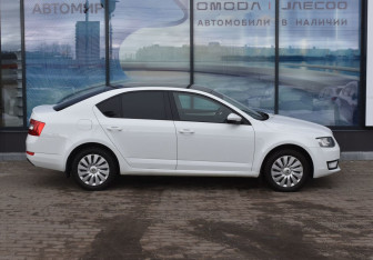 Подержанный автомобиль Skoda Octavia Liftback 2016 года (4 фото)