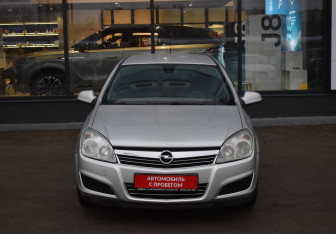 Подержанный автомобиль Opel Astra Hatchback 2011 года (2 фото)
