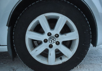 Подержанный автомобиль Volkswagen Polo Sedan 2011 года (9 фото)