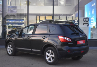 Подержанный автомобиль Nissan Qashqai 2013 года (7 фото)