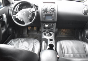 Подержанный автомобиль Nissan Qashqai 2011 года (11 фото)