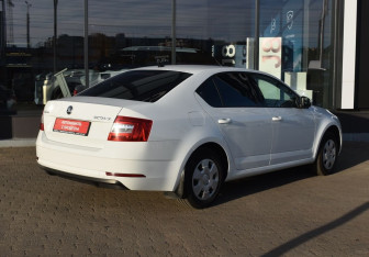 Подержанный автомобиль Skoda Octavia Liftback 2019 года (5 фото)