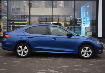 Подержанный автомобиль Skoda Octavia Liftback 2021 года (4 фото)