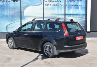 Подержанный автомобиль Ford Focus Wagon 2007 года (7 фото)
