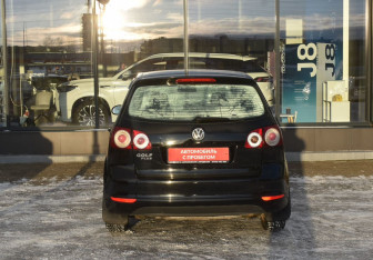 Подержанный автомобиль Volkswagen Golf Plus 2012 года (6 фото)