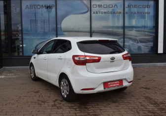 Подержанный автомобиль Kia Rio Hatchback 2014 года (7 фото)