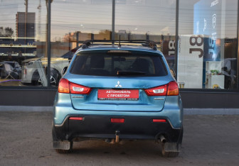Подержанный автомобиль Mitsubishi ASX 2011 года (6 фото)