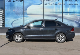 Подержанный автомобиль Volkswagen Polo Sedan 2017 года (8 фото)