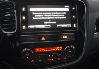 Подержанный автомобиль Mitsubishi Outlander 2019 года (14 фото)