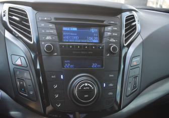 Подержанный автомобиль Hyundai i40 Sedan 2013 года (14 фото)