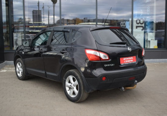 Подержанный автомобиль Nissan Qashqai 2011 года (7 фото)