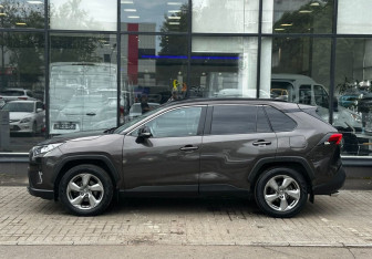 Подержанный автомобиль Toyota RAV4 2020 года (5 фото)