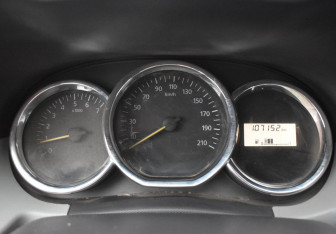 Подержанный автомобиль Renault Duster 2017 года (13 фото)