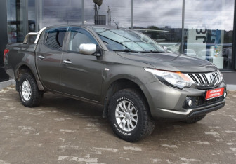 Подержанный автомобиль Mitsubishi L200 2015 года (3 фото)