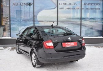Подержанный автомобиль Skoda Rapid Liftback 2019 года (7 фото)