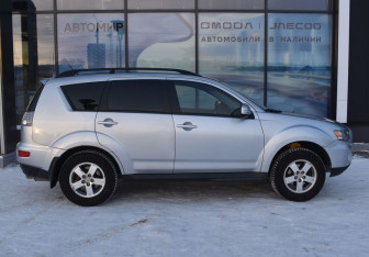 Подержанный автомобиль Mitsubishi Outlander 2011 года (4 фото)