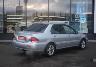 Подержанный автомобиль Mitsubishi Lancer Sedan 2007 года (5 фото)
