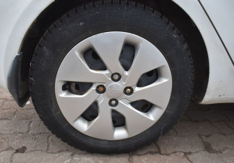 Подержанный автомобиль Kia Rio Hatchback 2014 года (9 фото)