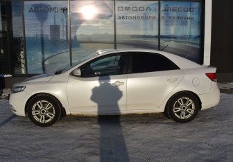 Подержанный автомобиль Kia Cerato Sedan 2012 года (8 фото)