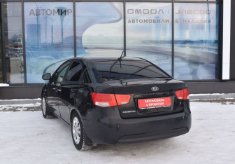 Подержанный автомобиль Kia Cerato Sedan 2011 года (7 фото)