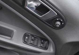 Подержанный автомобиль Ford EcoSport 2014 года (16 фото)