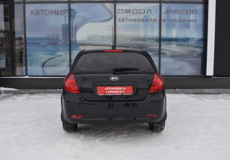 Подержанный автомобиль Kia Ceed Hatchback 2008 года (6 фото)