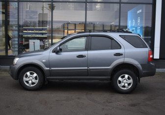 Подержанный автомобиль Kia Sorento 2008 года (8 фото)