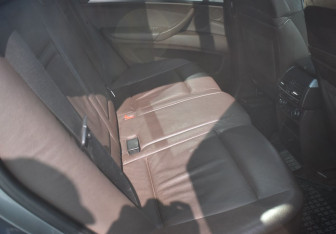 Подержанный автомобиль BMW X5 2007 года (11 фото)