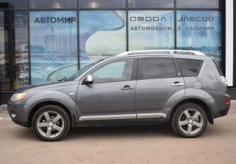 Подержанный автомобиль Mitsubishi Outlander 2007 года (8 фото)