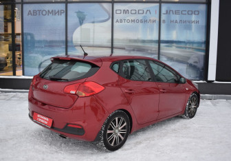 Подержанный автомобиль Kia Ceed Hatchback 2013 года (5 фото)