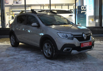 Подержанный автомобиль Renault Sandero 2019 года (3 фото)