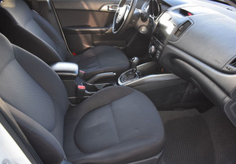 Подержанный автомобиль Kia Cerato Sedan 2012 года (10 фото)