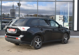 Подержанный автомобиль Mitsubishi Outlander 2012 года (5 фото)