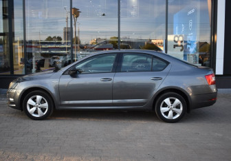 Подержанный автомобиль Skoda Octavia Liftback 2018 года (8 фото)